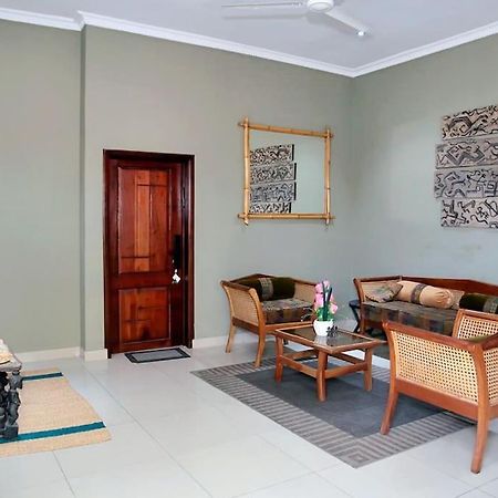 Petite'S Nest - Apartment 3 Акра Екстериор снимка