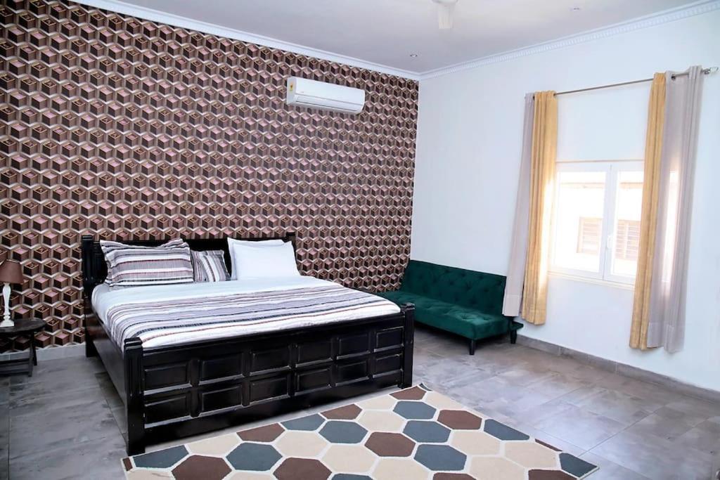 Petite'S Nest - Apartment 3 Акра Екстериор снимка